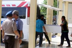 Tiga Jenazah Terduga Teroris Rusun Wonocolo Diserahkan Pada Keluarga