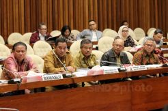 Komisi II Rapat dengan KPU dan Bawaslu Bahas PKPU