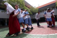Hilangkan Trauma Bom, Siswa SD Muhammadiyah dan SD Santa Clara Bermain Bersama
