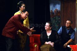 Konjen AS Heather Variava Meriahkan Pentas Ludruk di Surabaya