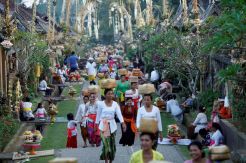 Ritual Tolak Bala Ngerebeg di Bali