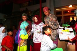 Buka Bersama Anak Yatim dan Duafa, Hercules Bagikan 1.500 Peket Santunan