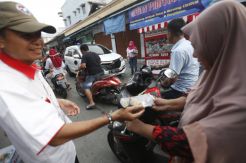 Partai Perindo Bagikan Takjil di Jakarta Utara