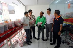 Go-Points Bersama Alfamart dan Ponta Bagikan Paket Ramadan untuk Mitra Driver