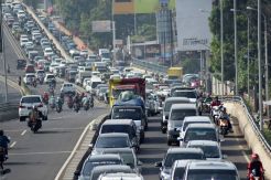 Macet Panjang di Flyover Jatingaleh Semarang Pada H-7