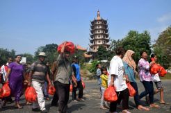 Vihara Buddhagaya Bagikan 500 Bingkisan Lebaran