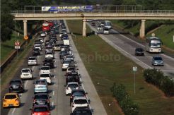 Pemudik Terjebak Antrean Panjang di Tol Cipali