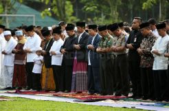 Ditemani Menantu, Presiden Jokowi Salat Idul Fitri di Kebun Raya Bogor