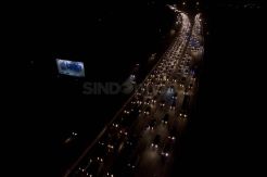 Arus Balik Melonjak, Tol Jakarta-Cikampek Macet Panjang
