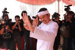 Cawagub Dedi Mulyadi Berikan hak Suara Bersama Keluarga