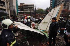 Pesawat Tabrak Gedung di India, Lima Orang Meninggal
