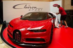 Pesona Bugatti Chiron Sport dalam Pameran Mobil Mewah di Singapura