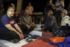 Mendes PDTT Kunjungi Pengungsi Erupsi Gunung Agung