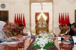 Presiden Jokowi Bertemu KPU di Istana