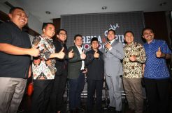 Diskusi Arena Adu Opini Ekonomi, Hukum dan Politik