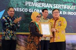 Menteri PPN Berikan Sertifikasi Unesco Global Geopark