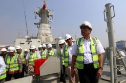 Menko Luhut Tinjau Proyek Kapal Pesanan Kemenhan di PT PAL