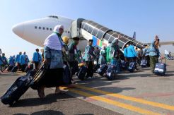 Kloter Pertama Jamaah Calon Haji Embarkasi Surabaya Berangkat ke Tanah Suci