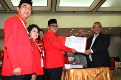 PDI Perjuangan Serahkan Daftar Caleg ke KPU