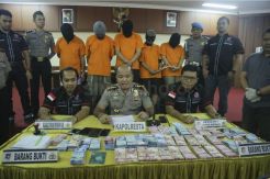 Polresta Barelang Tangkap Pelaku Pungli Penerimaan Siswa Baru SMP Negeri 10 Kota Batam