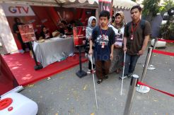 Dua Tunanetra Ikuti Audisi The Voice Indonesia di Surabaya