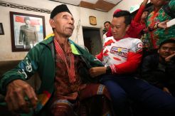 Menpora Kunjungi Mantan Atlet Tunanetra di Surabaya