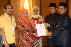 KPU Jatim Tetapkan Pasangan Khofifah-Emil Sebagai Pemenang Pilgub Jatim 2018