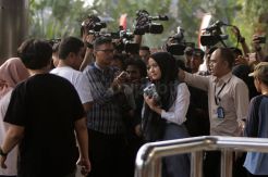 Istri Gubernur Aceh Nonaktif Irwandi Yusuf Jalani Pemeriksaan KPK