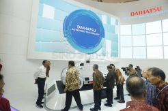 Presiden Jokowi Tinjau Booth Peserta Pameran GIIAS 2018