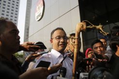Gubernur Anies Laporkan Tongkat Pemberian Ulama Ghana ke KPK