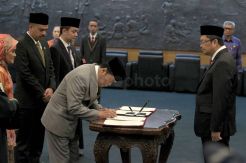 Wakil Ketua MPR Mahyudin Pimpin Pelantikan PAW MPR