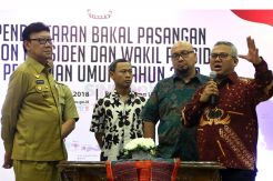 Mendagri Tinjau Proses Pendaftaran Capres-Cawapres di KPU