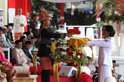 Kenakan Baju Adat Aceh, Presiden Jokowi Jadi Inspektur Upacara HUT RI