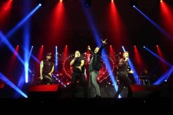 Boyzone Hibur Ribuan Fans di Surabaya
