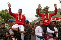 Kodam V Barawijaya Sambut Meriah Kedatangan Serda Rifki Ardiansyah dan Sertu Atjong