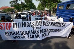 Dua Kelompok Massa Pro Kontra Dolli Kawal Sidang Putusan