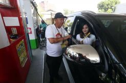 Peringati Hari Pelanggan Nasional, Pertamina MOR V Beri Kejutan Pada Pelanggan