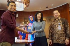 Peringati Hari Pelanggan Nasional, Direksi BCA Layani Nasabah