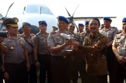 PTDI Serahkan Pesawat CN295 kepada Polri