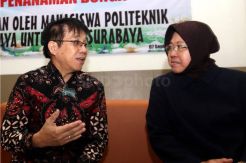 Kuliah Umum di Ubaya, Risma Ajak Mahasiswa Membangun Bangsa