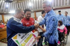 Gubernur Ganjar Pranowo Lepas Atlet Asian Para Games Jateng
