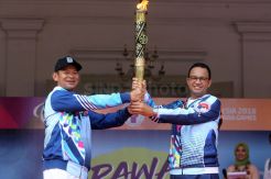 Meriahnya Pawai Obor Asian Para Games 2018