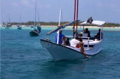 Peserta Wonderful Sail Indonesia Kunjungi Pulau Noko Bawean