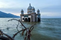 Gempa dan Tsunami, Bangunan Masjid Terapung Palu Masih Kokoh