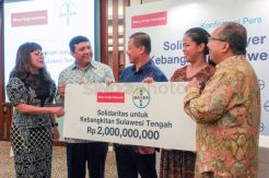 Bayer Serahkan Bantuan Korban Gempa dan Tsunami Sulteng