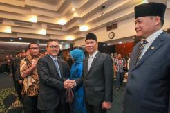 Zulkifli Hasan Lantik Anggota MPR Pengganti Antar Waktu