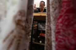 Pengrajin Batik Betawi di Kampung Terogong