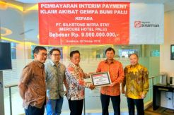 Asuransi Sinar Mas Serahkan Klaim Hotel Mercure Palu