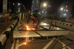 Papan Reklame Penunggak Pajak Dibongkar