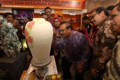 Gubernur Soekarwo Buka Pameran Indonesia Quality Expo